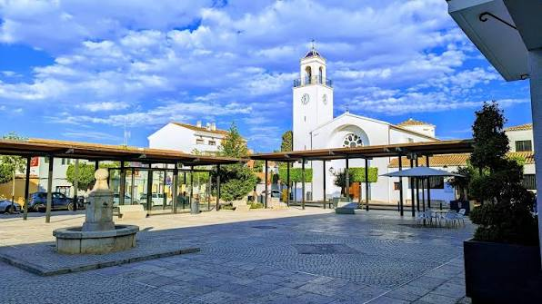 Plaza e iglesia del casco urbano de San Antonio de Benagéber, Valencia