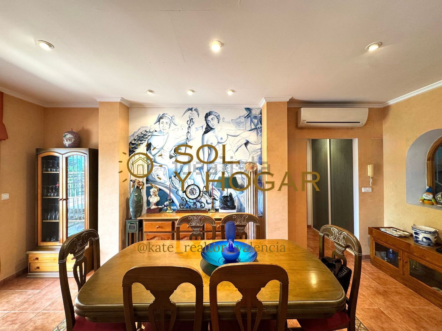 Terraza con comedor exterior
