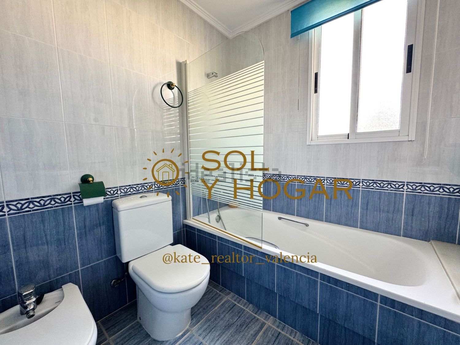 Baño completo con bañera